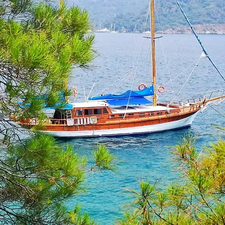 Navy Blue Yacht Charter Båthotell Marmaris
