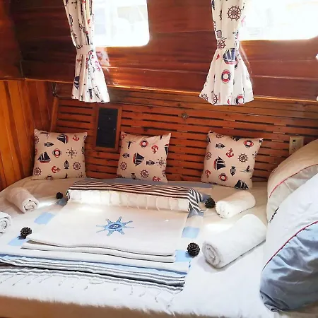 Navy Blue Yacht Charter Båthotell Marmaris