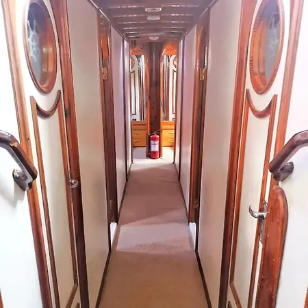 보트호텔 Navy Blue Yacht Charter *