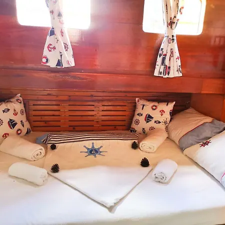 보트호텔 Navy Blue Yacht Charter